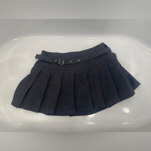 Fashion Nova Black Pleated Mini Skirt with Slim Belt Women’s Medium